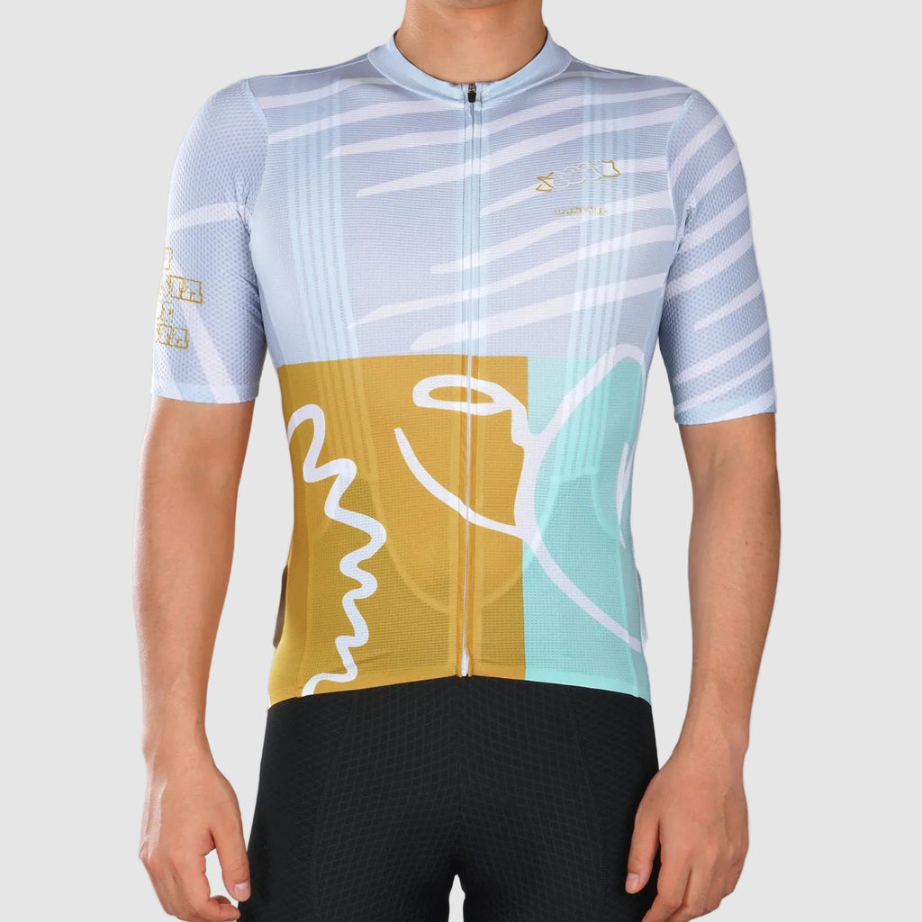 Cycling jersey with geometric pattern on a gray background, featuring the brand 'DAREVIE'.